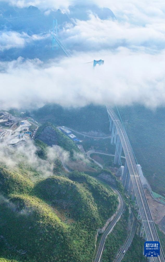 世界第一高桥——贵州花江峡谷大桥建成通车