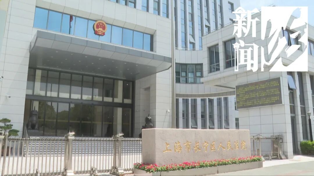 惊险一幕曝光！沪一骑车人"高速"遭遇"回头杀"，瞬间飞了出去…