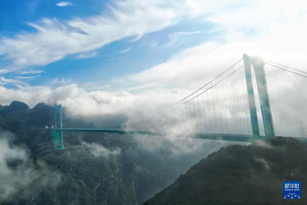 世界第一高桥——贵州花江峡谷大桥建成通车