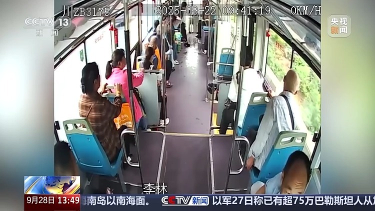 钢筋突然击碎玻璃 公交司机“盲驾”保全乘客 钢筋突然击碎玻璃 公交司机“盲驾”保全乘客