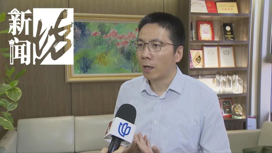 惊险一幕曝光！沪一骑车人"高速"遭遇"回头杀"，瞬间飞了出去…