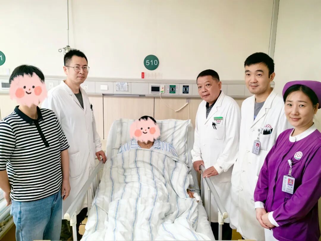 工人手指被电锯切断仅剩皮肤相连！军警联动上演极限救治