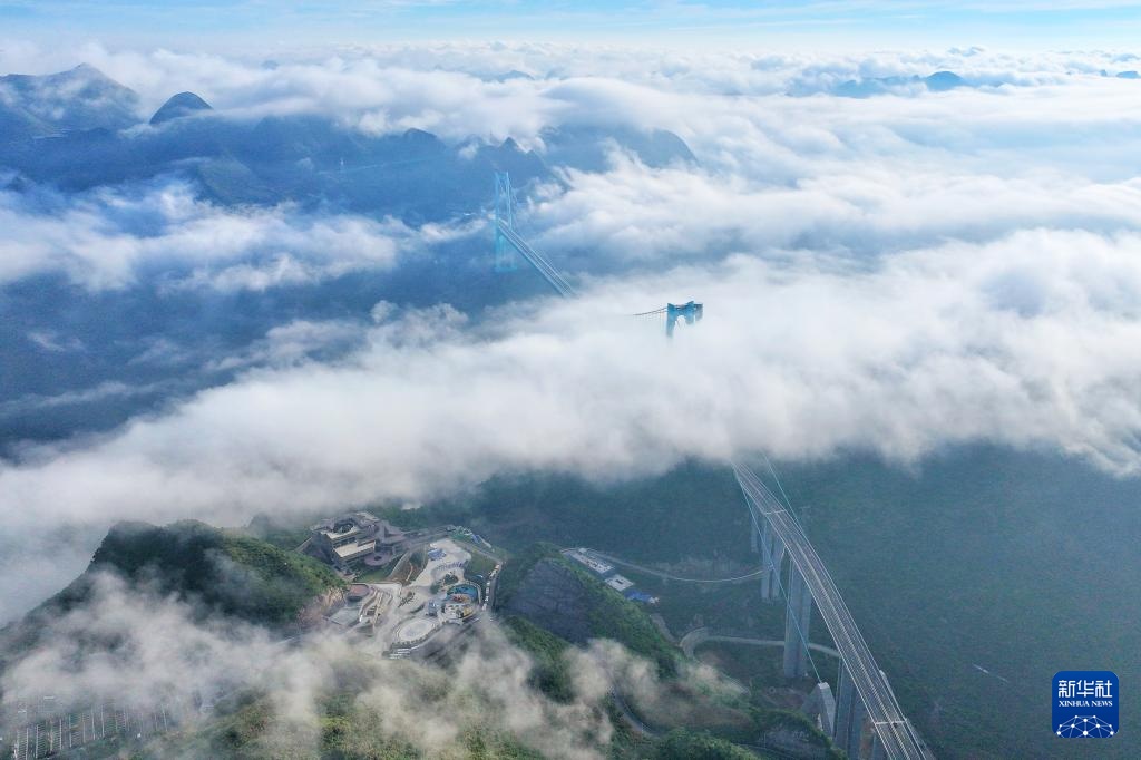 世界第一高桥——贵州花江峡谷大桥建成通车