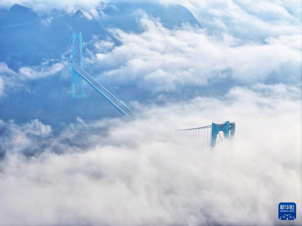 世界第一高桥——贵州花江峡谷大桥建成通车