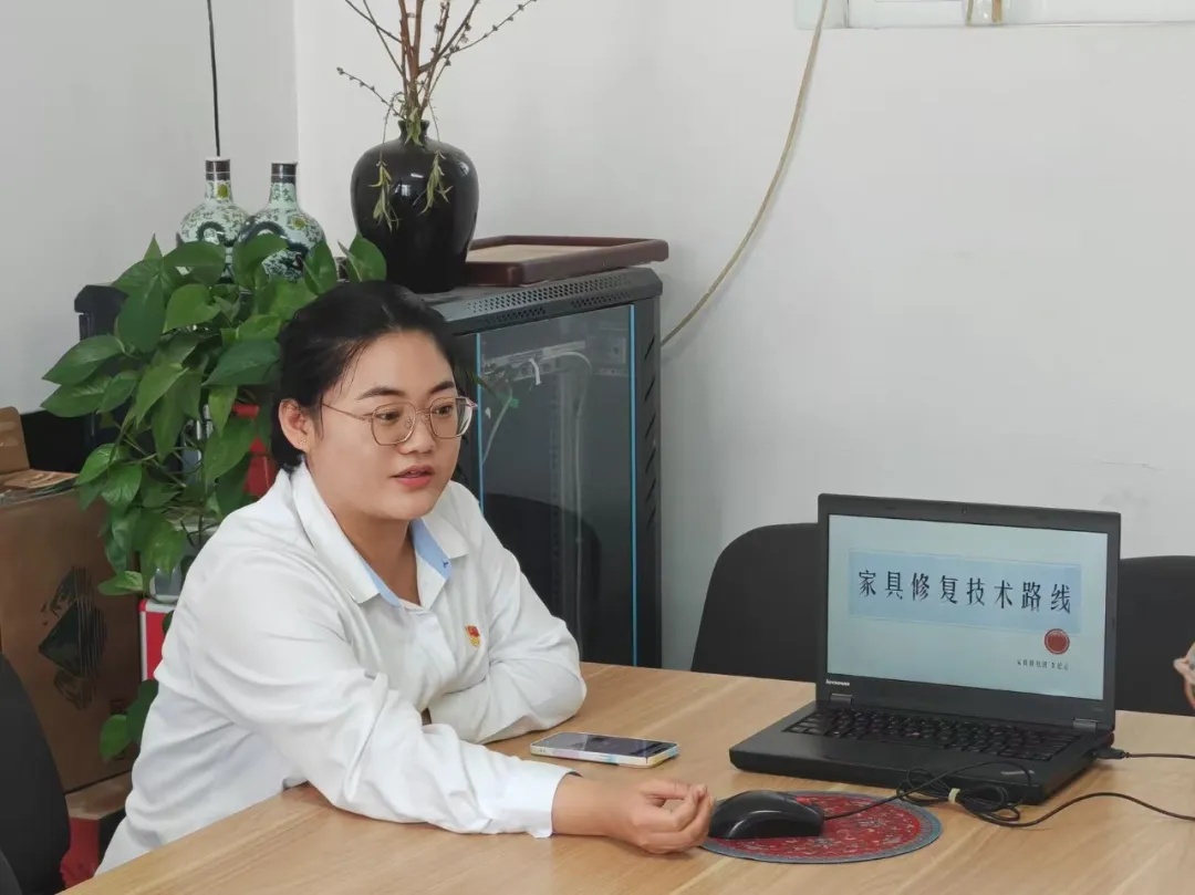 90后女硕士，在颐和园修家具