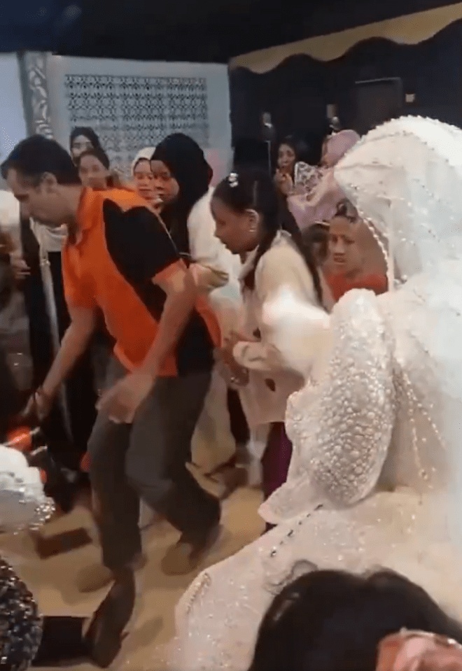 牵新娘手幸福甜蜜共舞，埃及新郎心脏病发当场猝逝