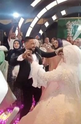 牵新娘手幸福甜蜜共舞，埃及新郎心脏病发当场猝逝