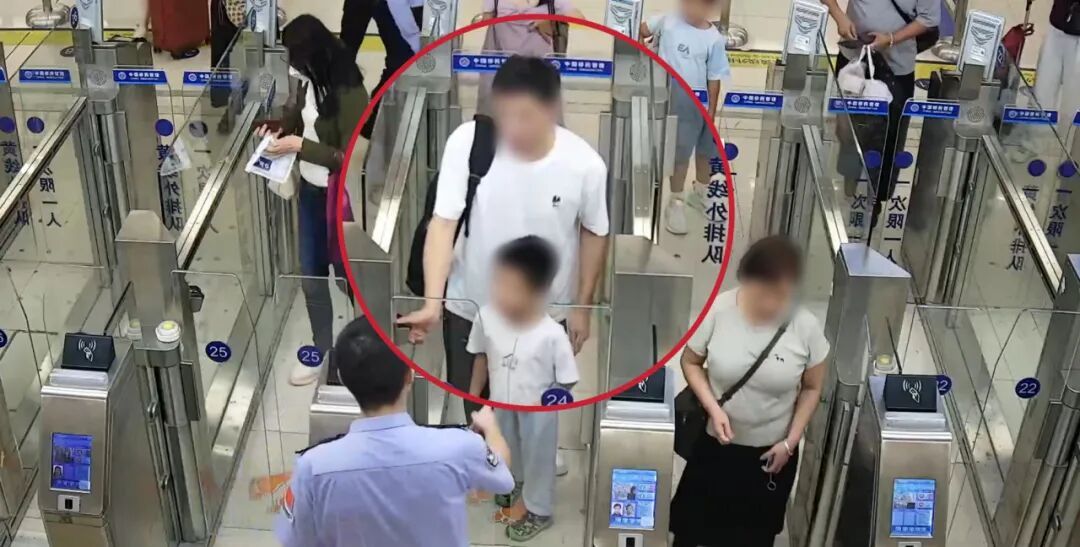 起猛了,出入境不用证件了?男子语出惊人 起猛了,出入境不用证件了?男子语出惊人