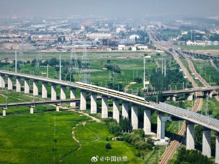 包银高铁包惠段开始试运行