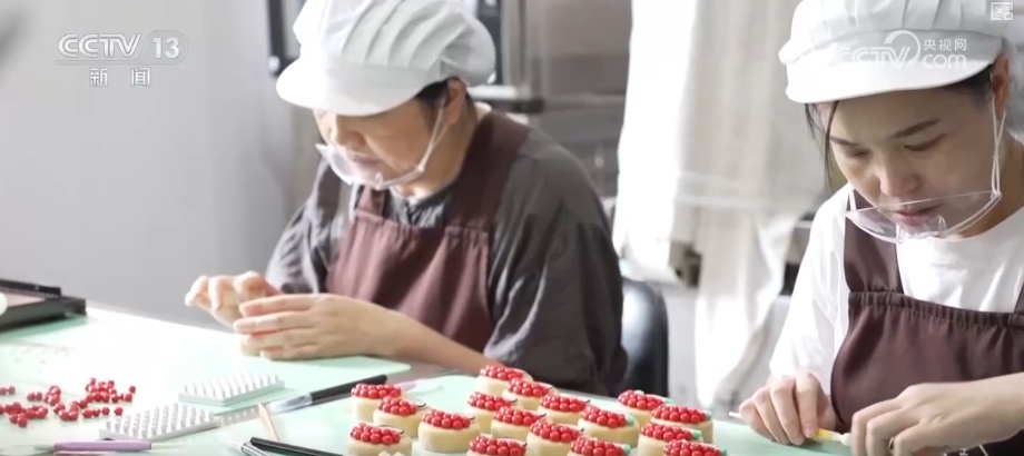 团圆餐桌添足“鲜味” 节前走市场看假日“菜篮子”“果盘子”新趋势