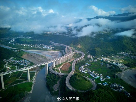 成都九寨沟4小时开车直达！九绵高速公路全线通车