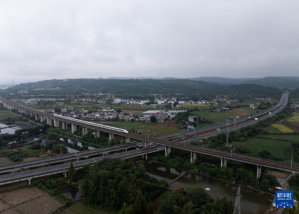 四川九绵高速全线通车 成都至九寨沟4个小时可达