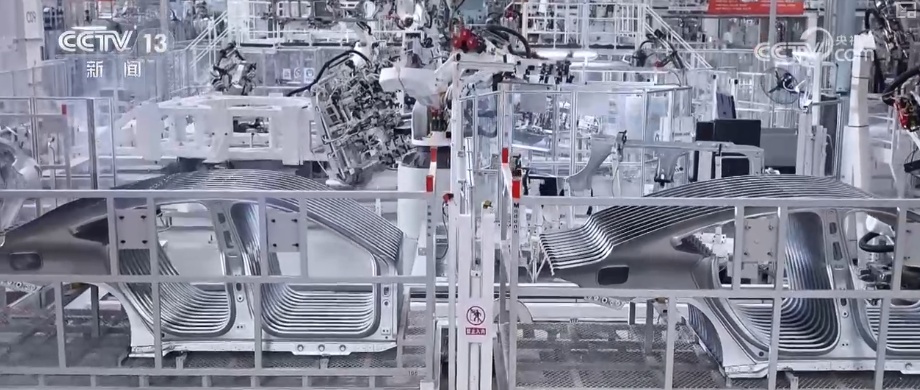 既是“先行者”也是“探索者” 智能新能源汽车产业领先优势激活企业出海新动能