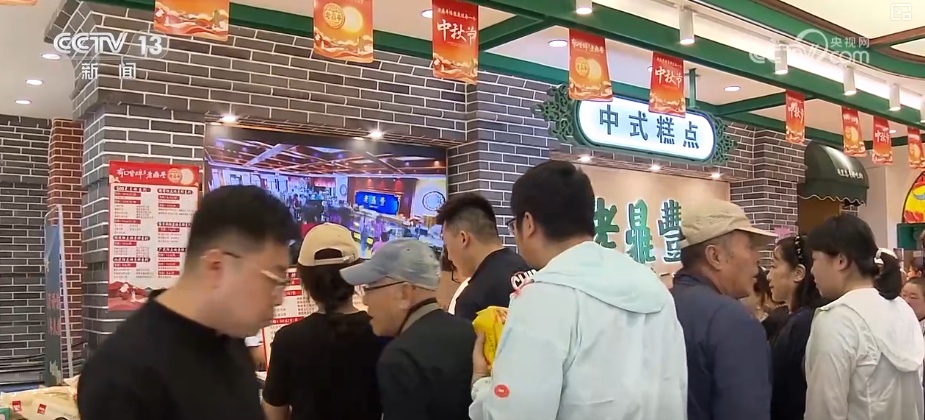 团圆餐桌添足“鲜味” 节前走市场看假日“菜篮子”“果盘子”新趋势