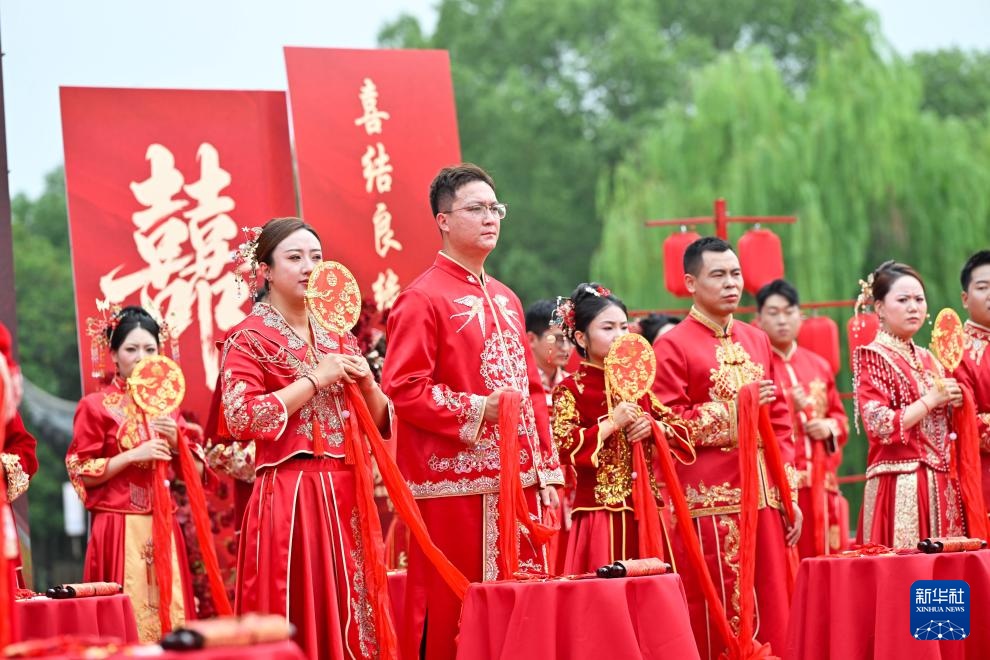 江苏苏州:水乡集体婚礼 见证甜蜜人生 江苏苏州:水乡集体婚礼 见证甜蜜人生