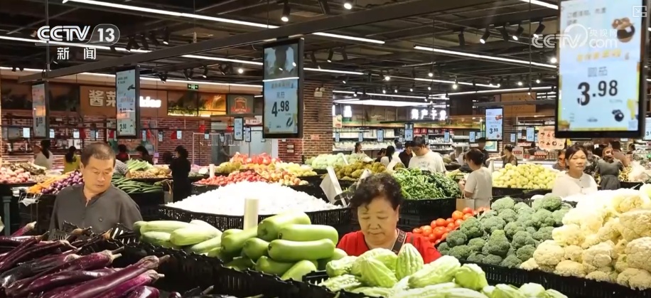 团圆餐桌添足“鲜味” 节前走市场看假日“菜篮子”“果盘子”新趋势