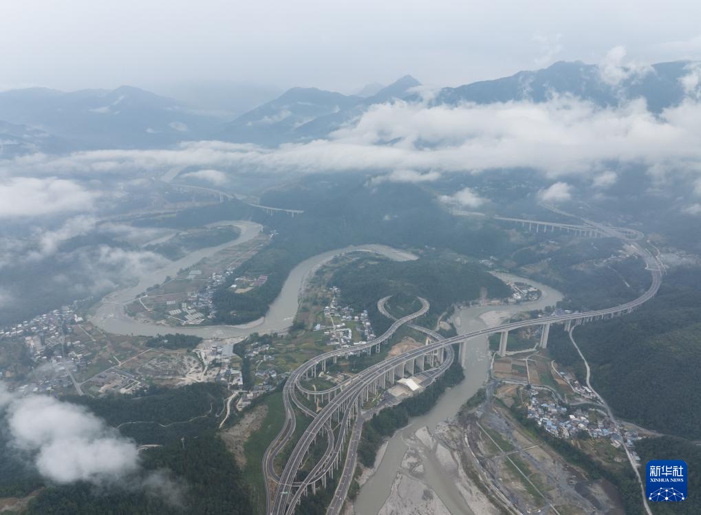 四川九绵高速全线通车 成都至九寨沟4个小时可达
