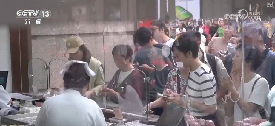团圆餐桌添足“鲜味” 节前走市场看假日“菜篮子”“果盘子”新趋势