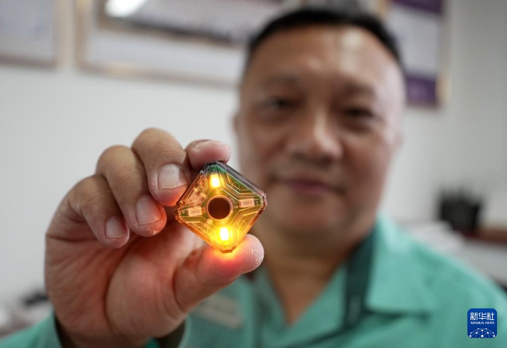 图片故事丨“大国工匠”朱劲雷：专业专注的“电网卫士”