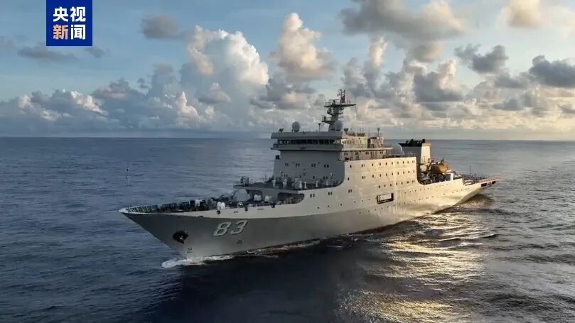 海军戚继光舰、沂蒙山舰抵达香港水域,将举行舰艇开放活动,接受市民登舰参观 海军戚继光舰、沂蒙山舰抵达香港水域,将举行舰艇开放活动,接受市民登舰参观