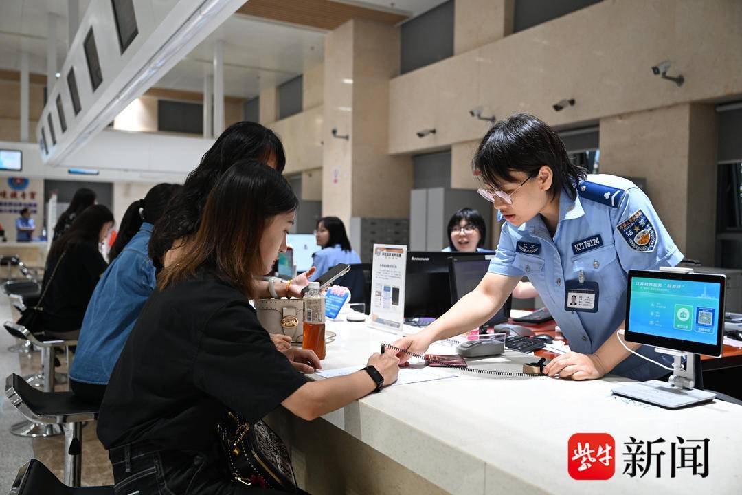 国庆长假前，身份证换证迎来高峰