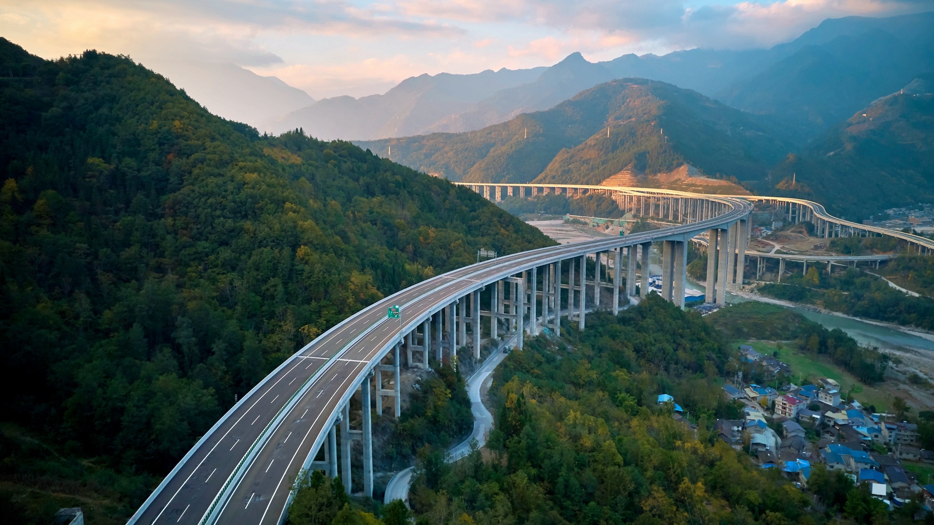 成都到九寨沟4小时抵达！九绵高速公路全线通车