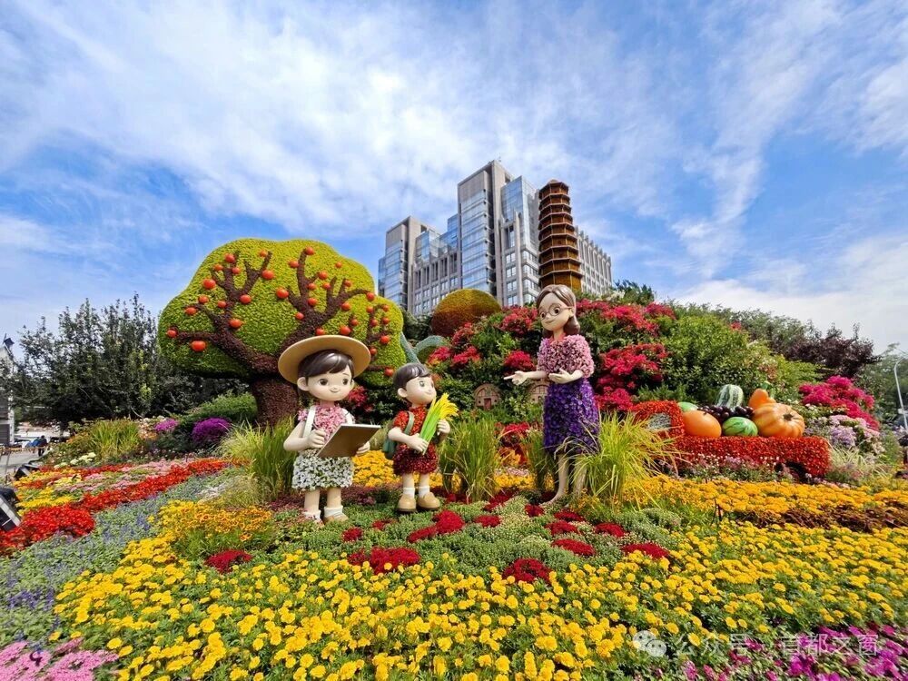 天安门广场国庆大花篮+长安街沿线花坛实拍图→(附打卡指南) 天安门广场国庆大花篮+长安街沿线花坛实拍图→(附打卡指南)
