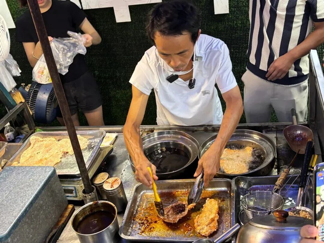 “鸡排主理人”凭什么走红？