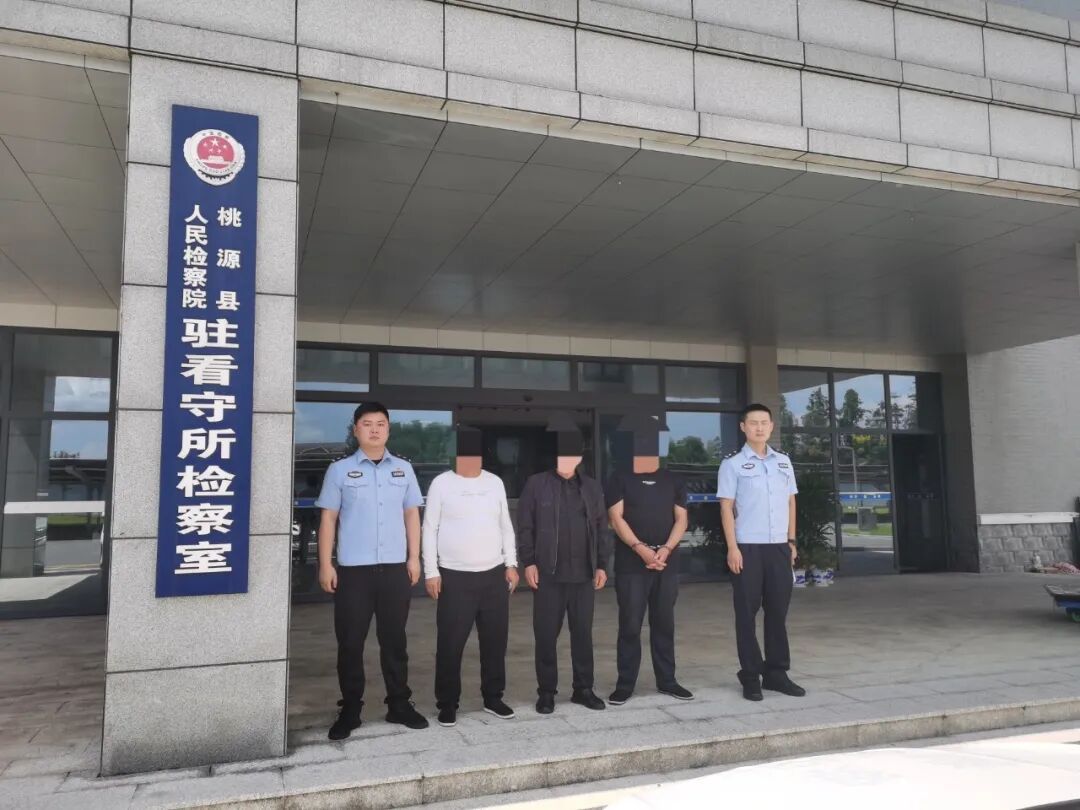 “大师”在医院旁专坑家属！警方：10人落网！