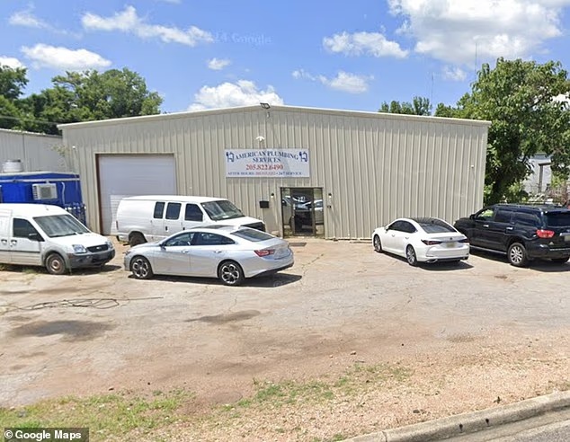 美国男子试图雇凶杀害家中7人，雇到伪装成杀手的FBI卧底，交易谈判时暴露罪行被捕