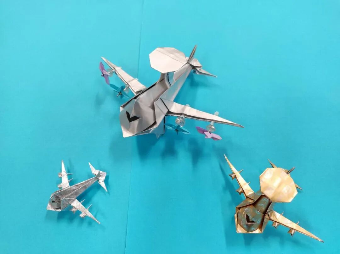 太酷了！从歼-10到运-20，成都“飞机爷爷”用万架纸飞机折出蓝天梦
