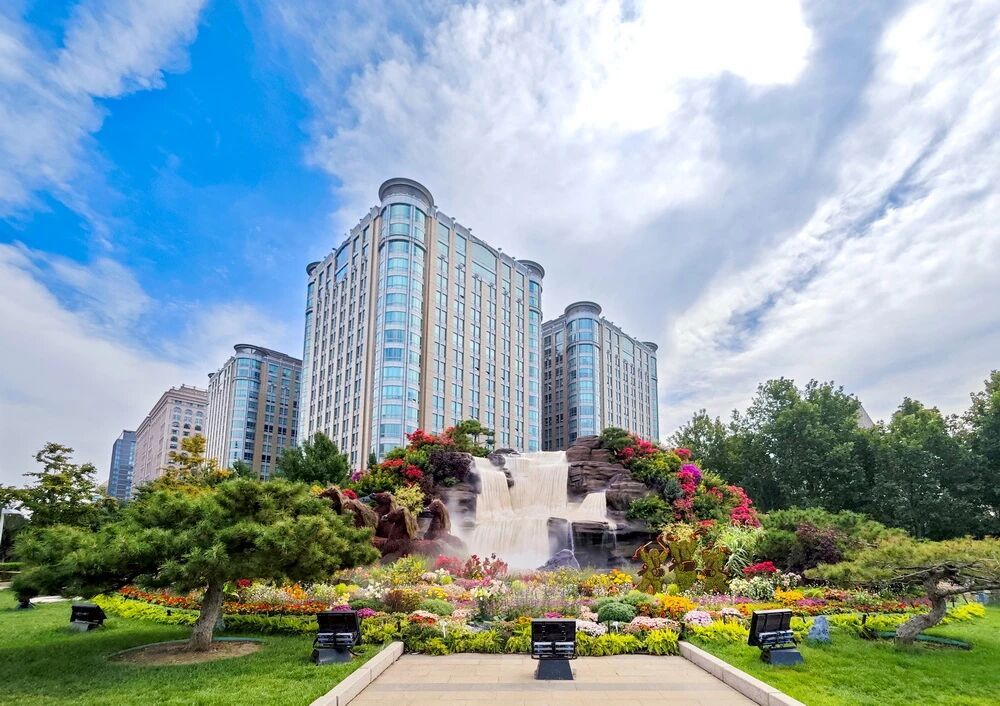 天安门广场国庆大花篮+长安街沿线花坛实拍图→(附打卡指南) 天安门广场国庆大花篮+长安街沿线花坛实拍图→(附打卡指南)