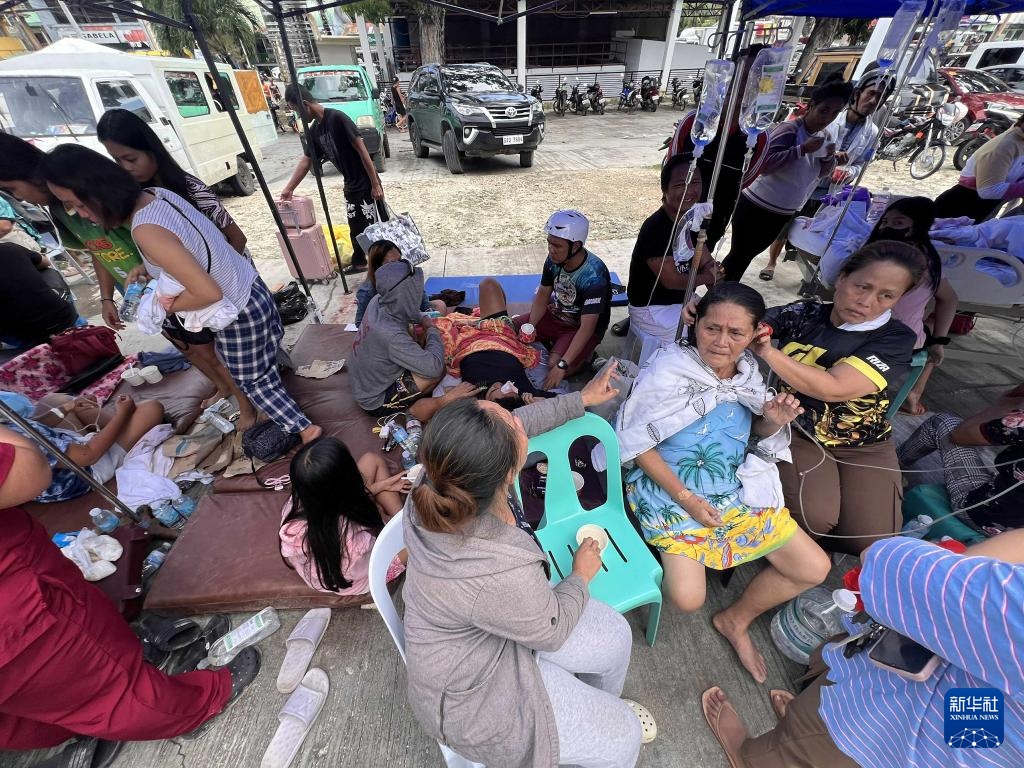 强震已致60人死亡，菲律宾一座火山喷发