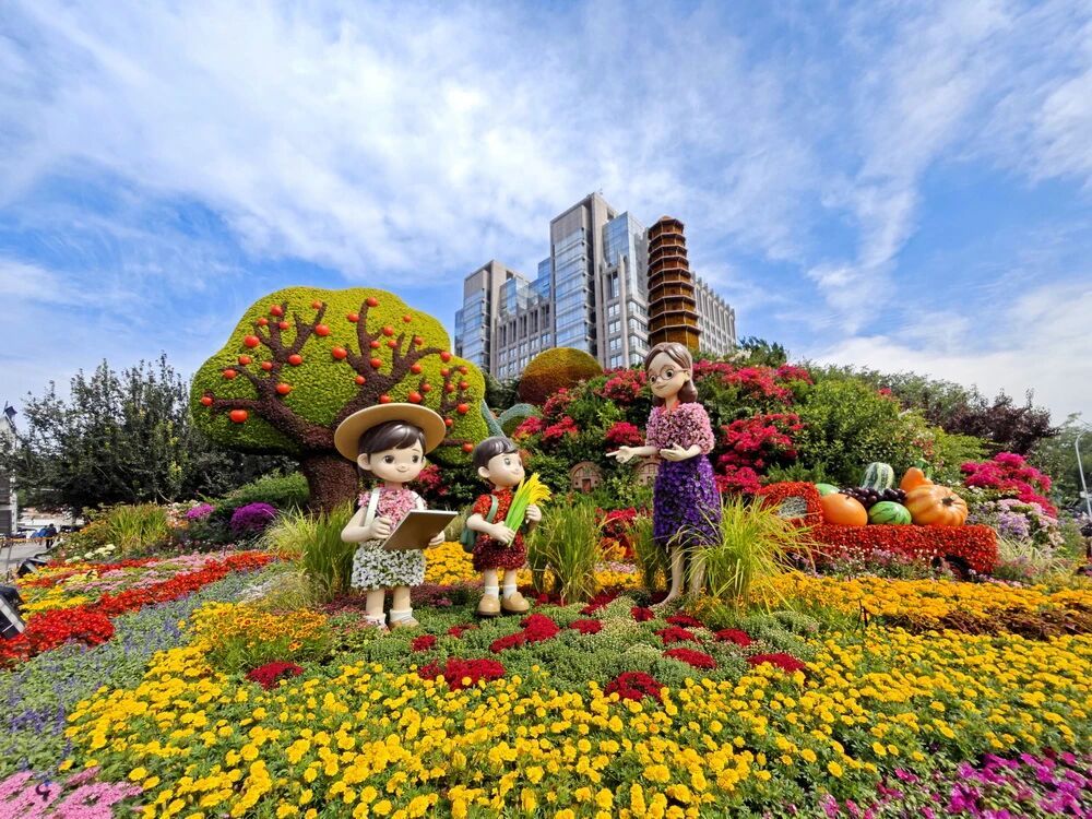 天安门广场国庆大花篮+长安街沿线花坛实拍图→(附打卡指南) 天安门广场国庆大花篮+长安街沿线花坛实拍图→(附打卡指南)