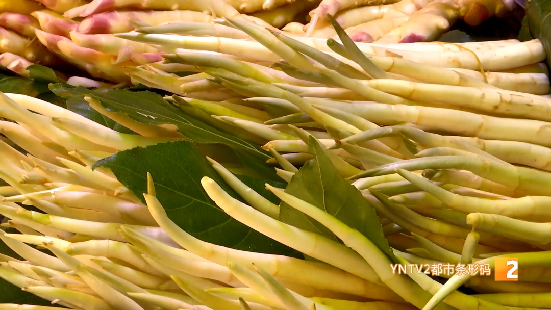吃花！吃叶！吃草！云南人的餐桌香了香……游客：这儿的蔬菜比表情包还鲜亮……