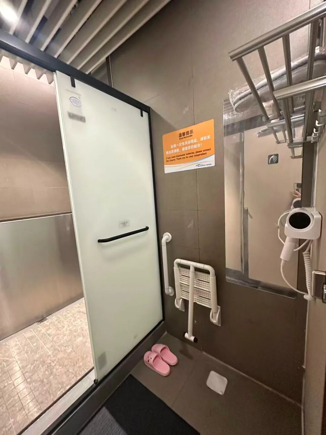 广州白云机场新增66个休息舱和20间淋浴间 广州白云机场新增66个休息舱和20间淋浴间