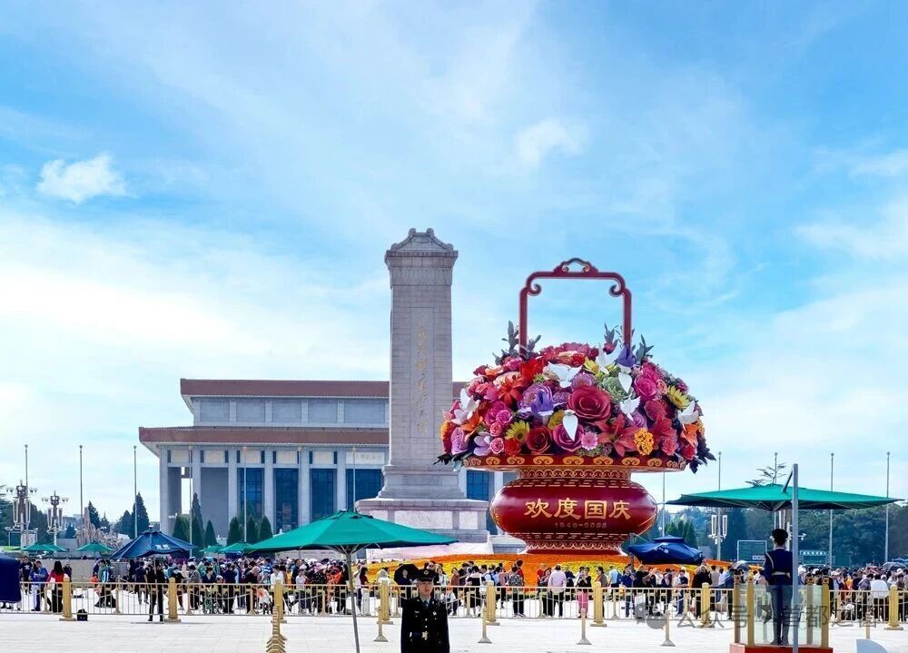 天安门广场国庆大花篮+长安街沿线花坛实拍图→(附打卡指南) 天安门广场国庆大花篮+长安街沿线花坛实拍图→(附打卡指南)