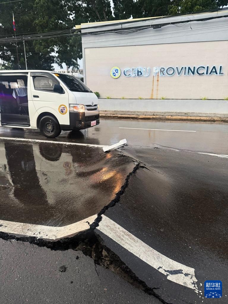 强震已致60人死亡，菲律宾一座火山喷发