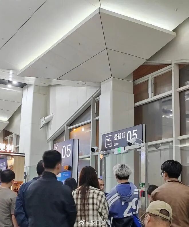 100多名乘客被赶下飞机滞留5小时 东海航空发文致歉