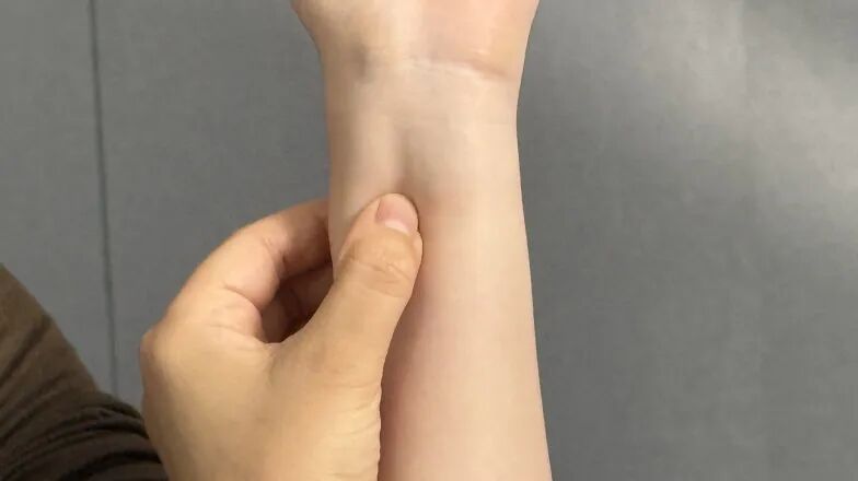 跑长途必备!按按这几个穴位比膏药还管用,专治各种“不服”→ 跑长途必备!按按这几个穴位比膏药还管用,专治各种“不服”→