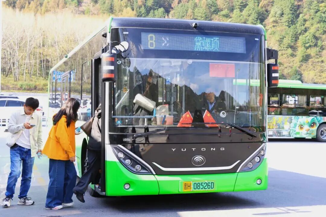 五台山景区“中国红”燃动国庆