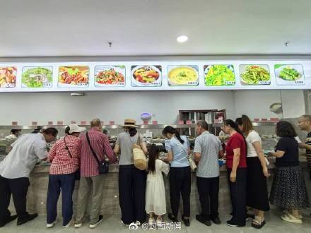 荣昌政府食堂中午接待游客2700人 荣昌政府食堂中午接待游客2700人