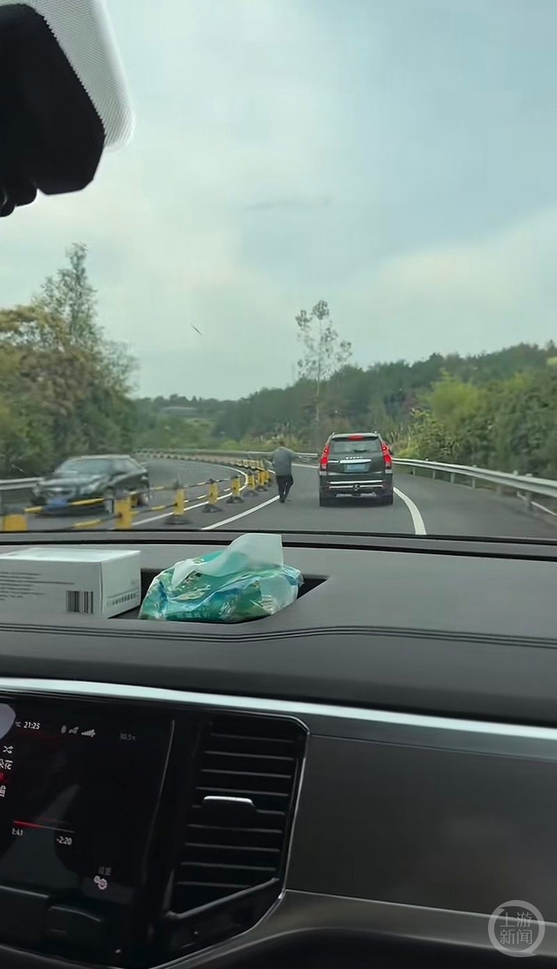 武深高速一SUV乱窜,热心司机两次冒险救援,警方:已排除车主毒驾酒驾 武深高速一SUV乱窜,热心司机两次冒险救援,警方:已排除车主毒驾酒驾