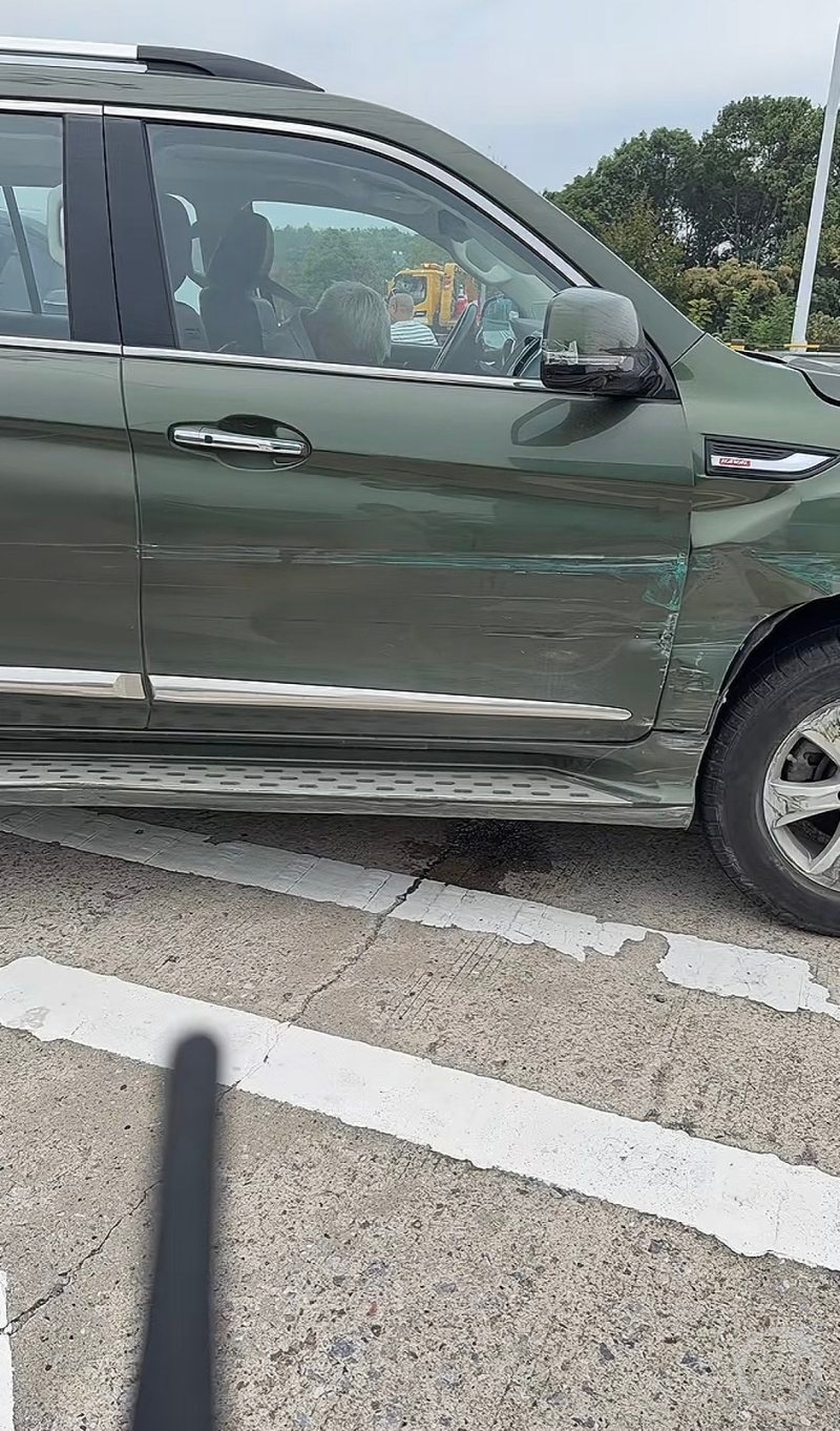 武深高速一SUV乱窜,热心司机两次冒险救援,警方:已排除车主毒驾酒驾 武深高速一SUV乱窜,热心司机两次冒险救援,警方:已排除车主毒驾酒驾