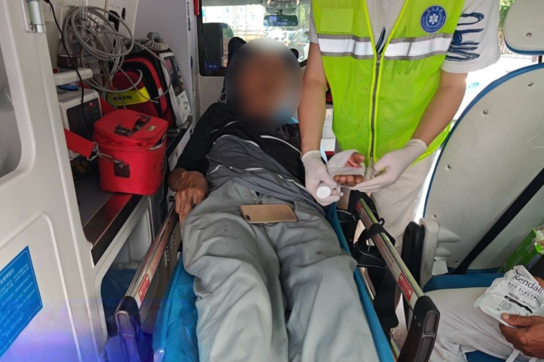 太惊险了！杭州交警这一喊，救回一命！假期出行请注意…