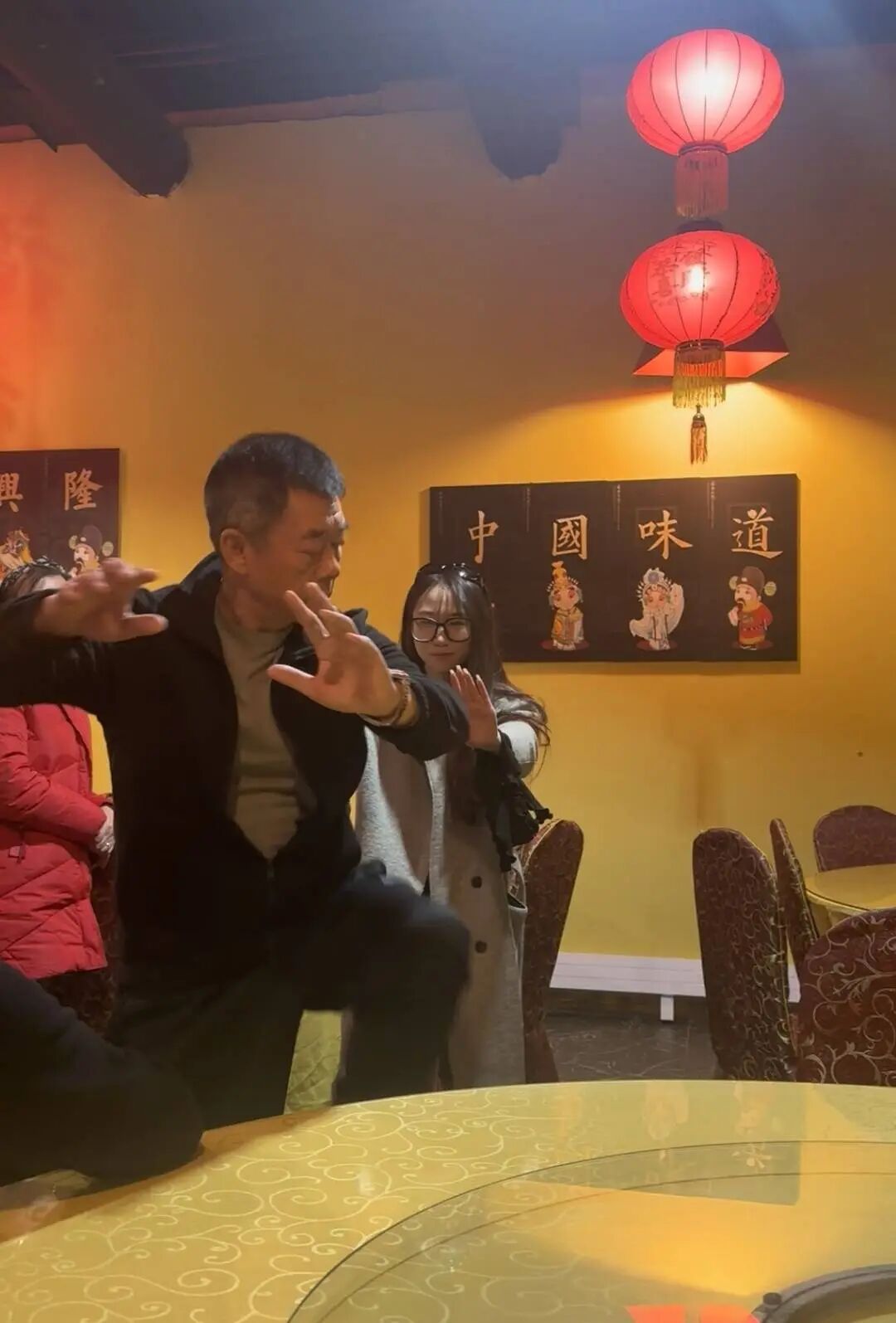 00后勇闯夕阳红老年团，被当“团宠”！有人直呼找到了“神仙旅游搭子”