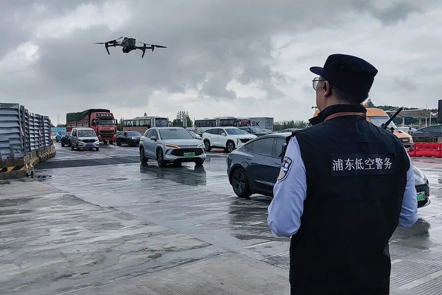 上海警方通报：已查处23起！无人机实时画面曝光：1人违法被锁定，还有车辆“跟风”