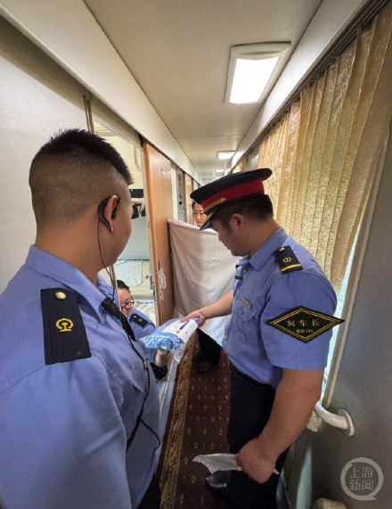 生了!母子平安!重庆北开往广州的列车上,一孕妇突然分娩 生了!母子平安!重庆北开往广州的列车上,一孕妇突然分娩