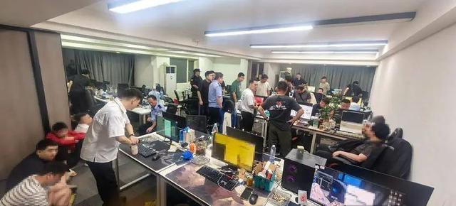 网恋“白富美”竟是诈骗团伙，警方一网打尽30名嫌疑人