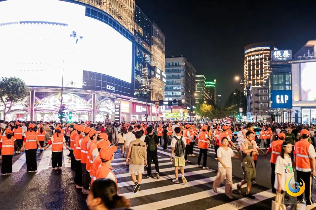 44.63万人次!西湖边,震撼一幕又刷屏了! 44.63万人次!西湖边,震撼一幕又刷屏了!